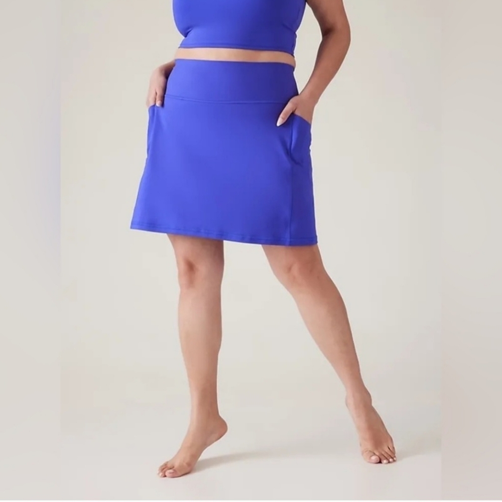 Athleta salutation stash pocket skort in purple.  Size XL